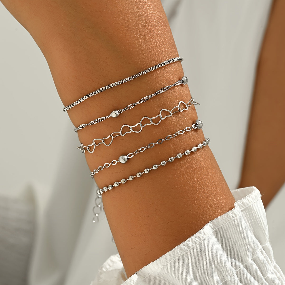 La Perfection Vintage | 5-Delige Armbanden Set Met Parel- en Metaaldetails | Veelzijdig en Elegant - Voor Elke Gelegenheid