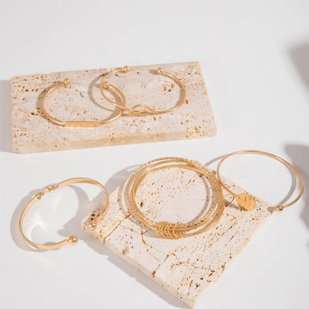 L'Éclat Raffiné | Set van 5 Exquise Gouden Armbanden | Retro Stijl en Tijdloze Glamour Voor Dagelijks Gebruik