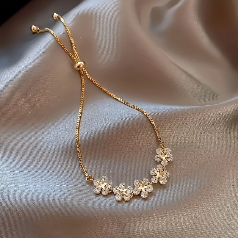Fleur Élégante | Verstelbare Bloemen Armband | Verfijnd Design - Voor Meisjes en Jonge Vrouwen, Een Stijlvol Accessoire