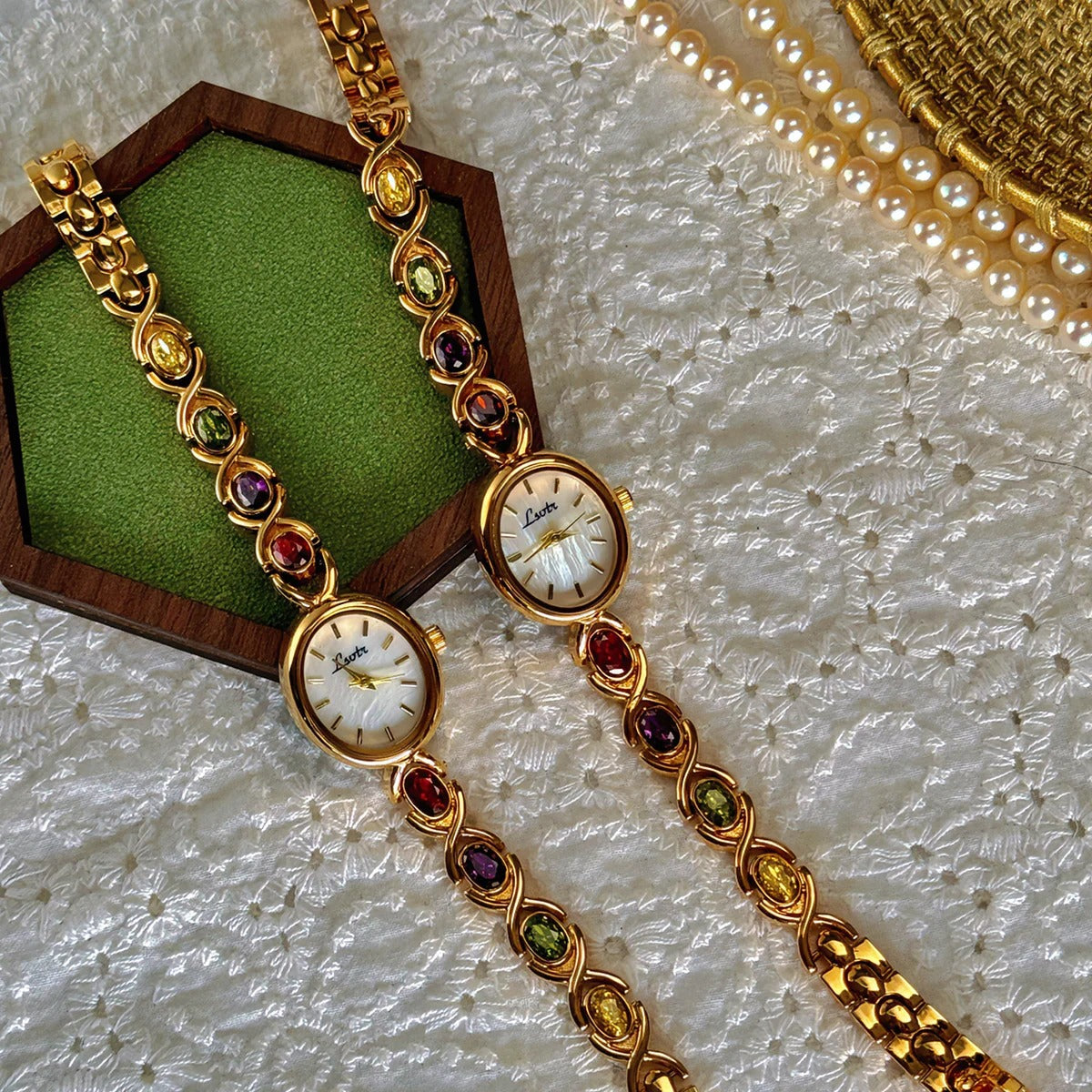 Eva | Edelsteenhorloge met Ovale Wijzerplaat en Sprankelende Accenten