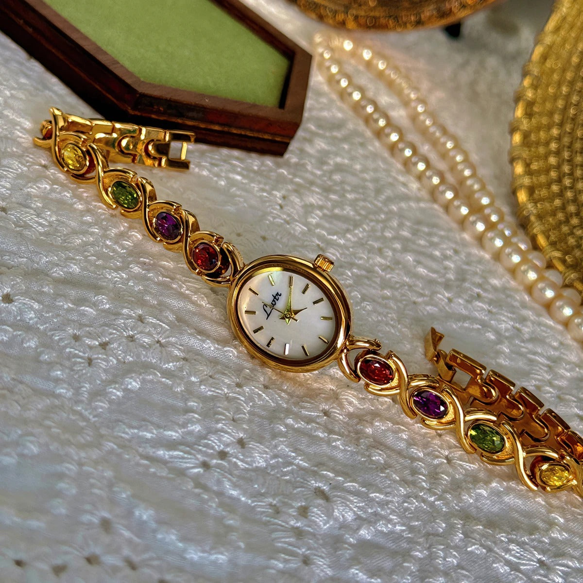 Eva | Edelsteenhorloge met Ovale Wijzerplaat en Sprankelende Accenten