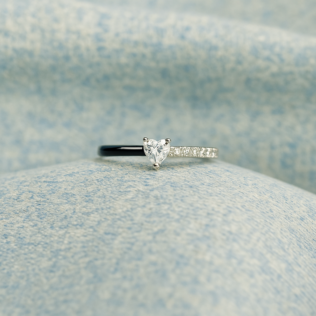 Enamél Heart Ring