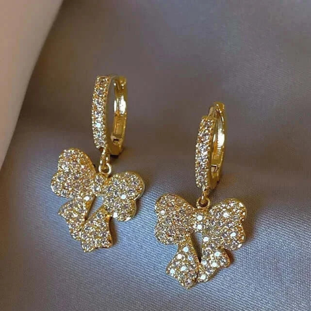 Prachtige Luxe Oorbellen Strik -of Hartvorm met briljantjes!