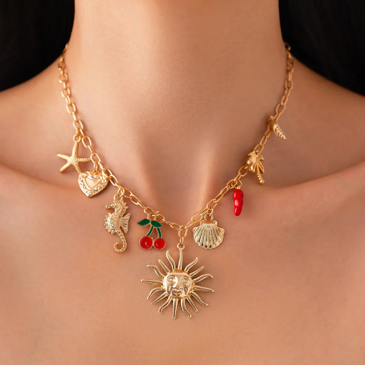 Zomerse Bedelketting | Goudkleurig Sieraad met Vakantiegevoel