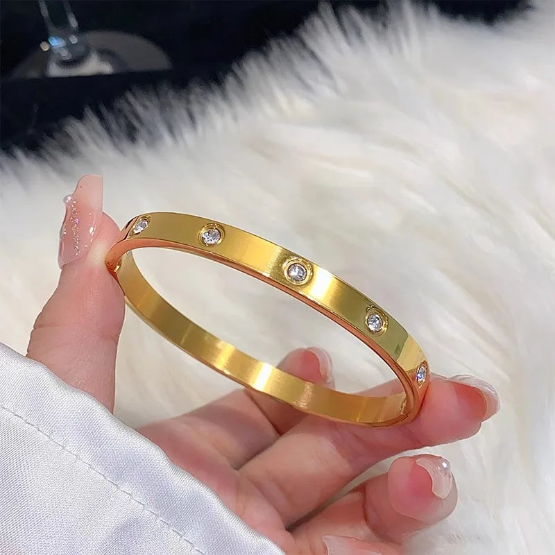 Visconte | Brede titanium vergulde gouden armband met tien diamanten
