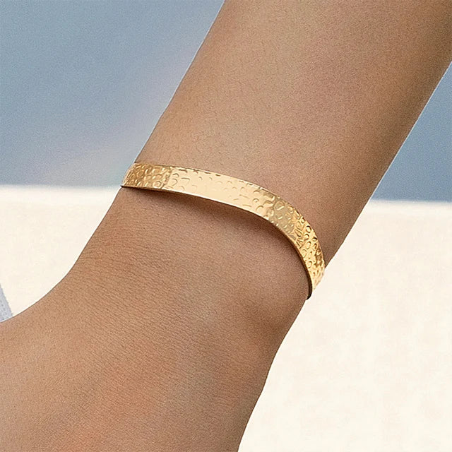 Goudkleurige Verstelbare Dames Armband – Kruisdesign