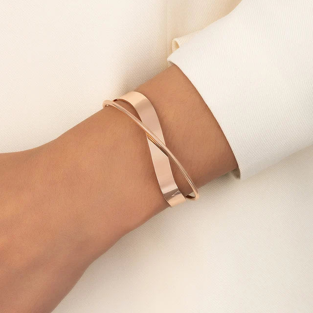 Goudkleurige Verstelbare Dames Armband – Kruisdesign