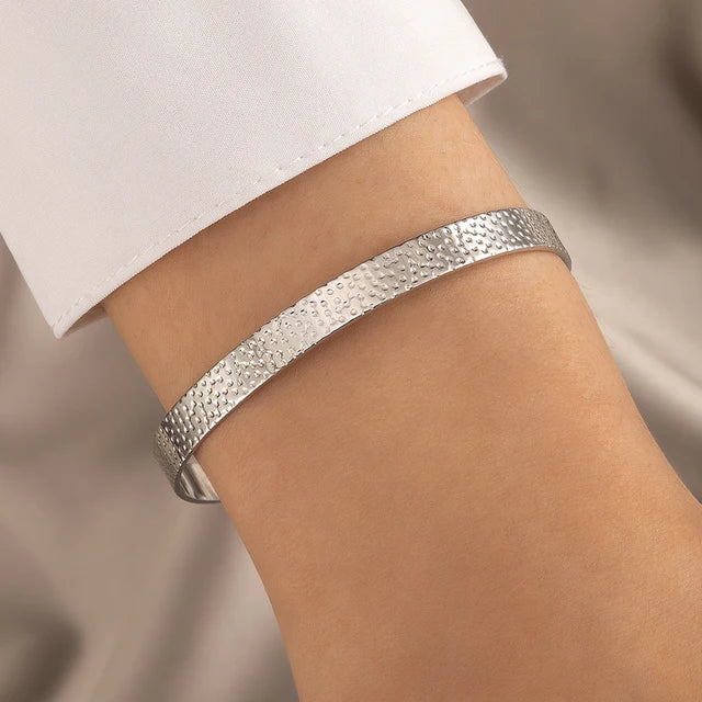 Goudkleurige Verstelbare Dames Armband – Kruisdesign