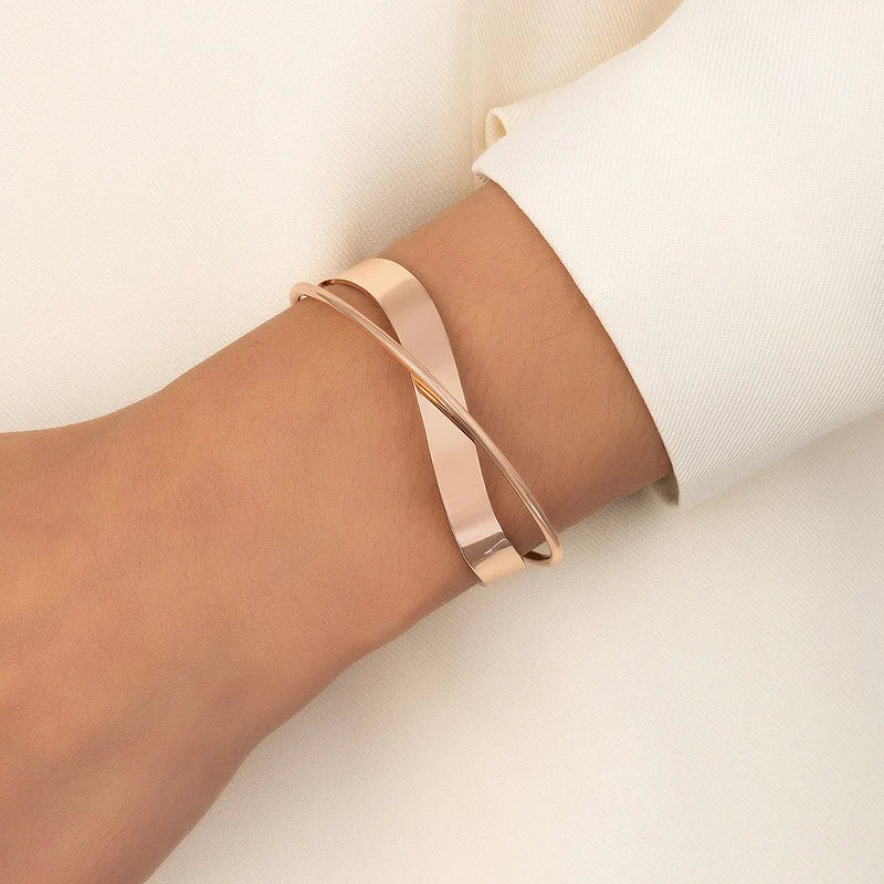 Goudkleurige Verstelbare Dames Armband – Kruisdesign