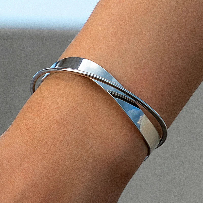 Goudkleurige Verstelbare Dames Armband – Kruisdesign