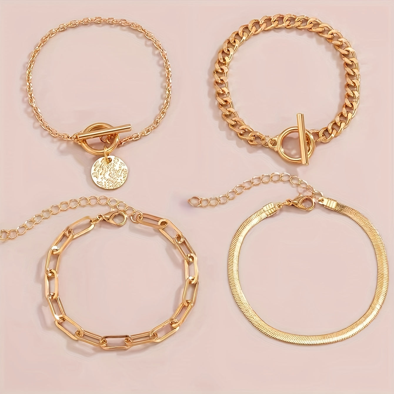 L'Unicité Luxe | Kruisvormige Bangle Armbandset 4 stuks  Met IJzeren Afwerking | Goudkleurig en Tijdloos Voor Vintage Elegantie