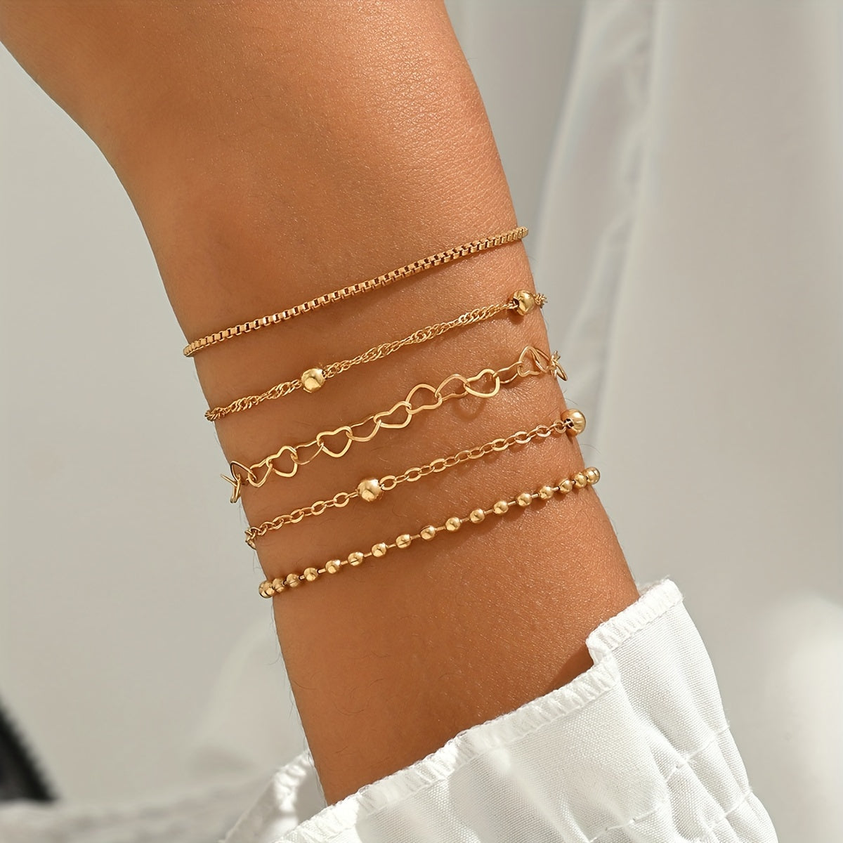 La Perfection Vintage | 5-Delige Armbanden Set Met Parel- en Metaaldetails | Veelzijdig en Elegant - Voor Elke Gelegenheid
