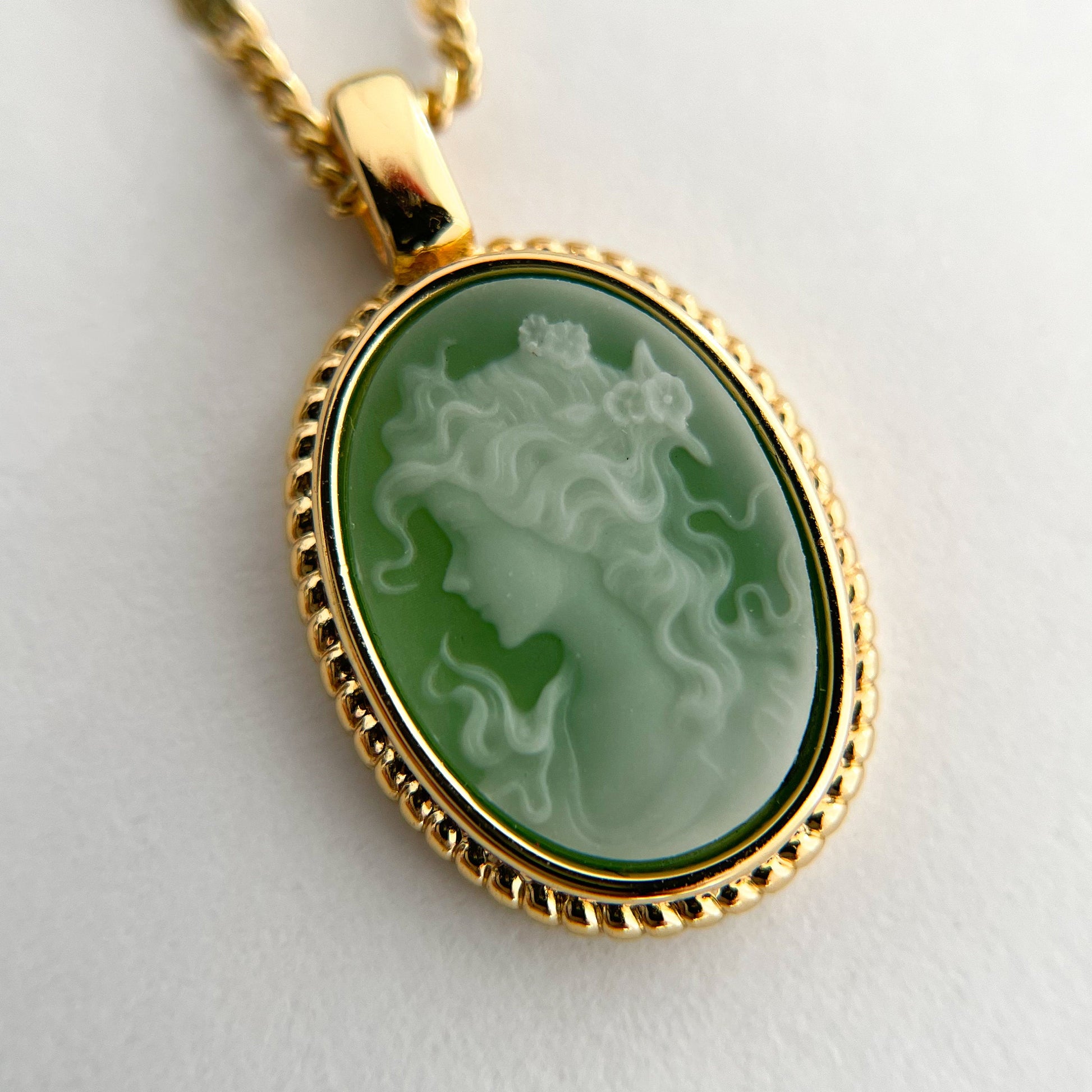 Vintage Gold Cameo Agate Necklace - Elegant Victorian Pendant Jewelry Gift