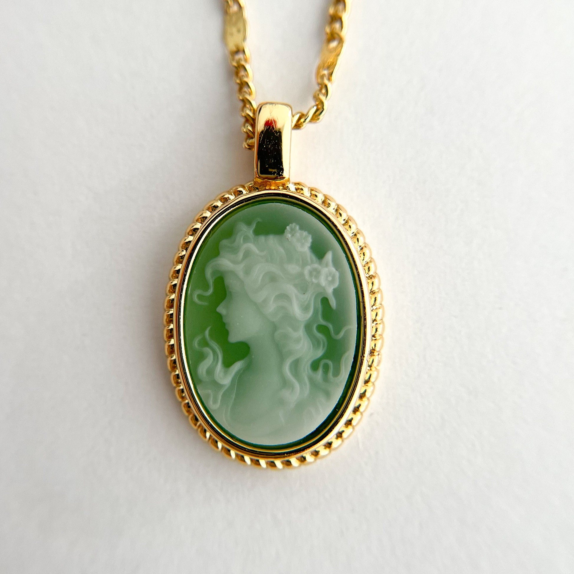 Vintage Gold Cameo Agate Necklace - Elegant Victorian Pendant Jewelry Gift