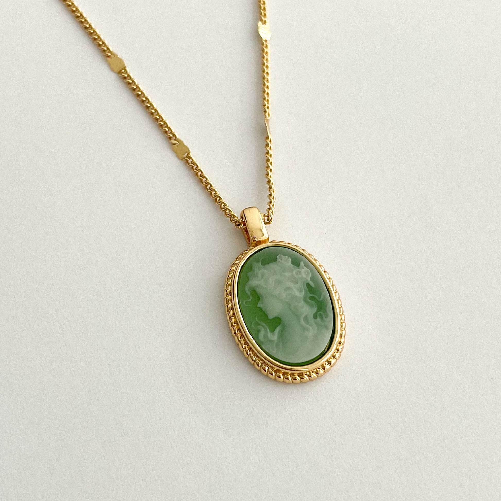 Vintage Gold Cameo Agate Necklace - Elegant Victorian Pendant Jewelry Gift