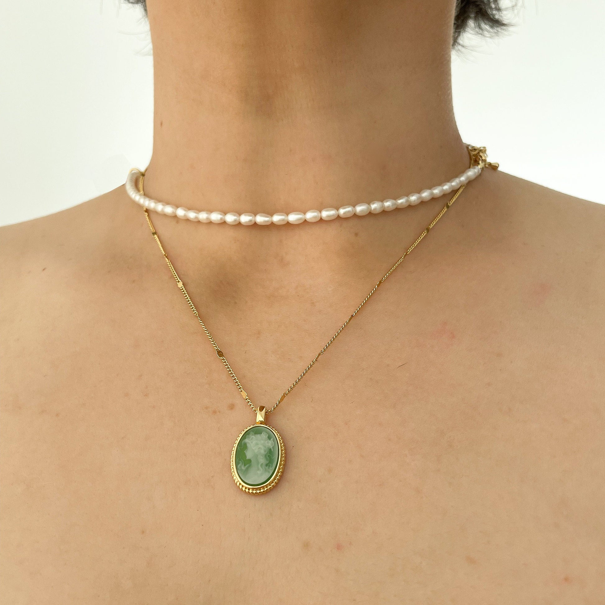 Vintage Gold Cameo Agate Necklace - Elegant Victorian Pendant Jewelry Gift